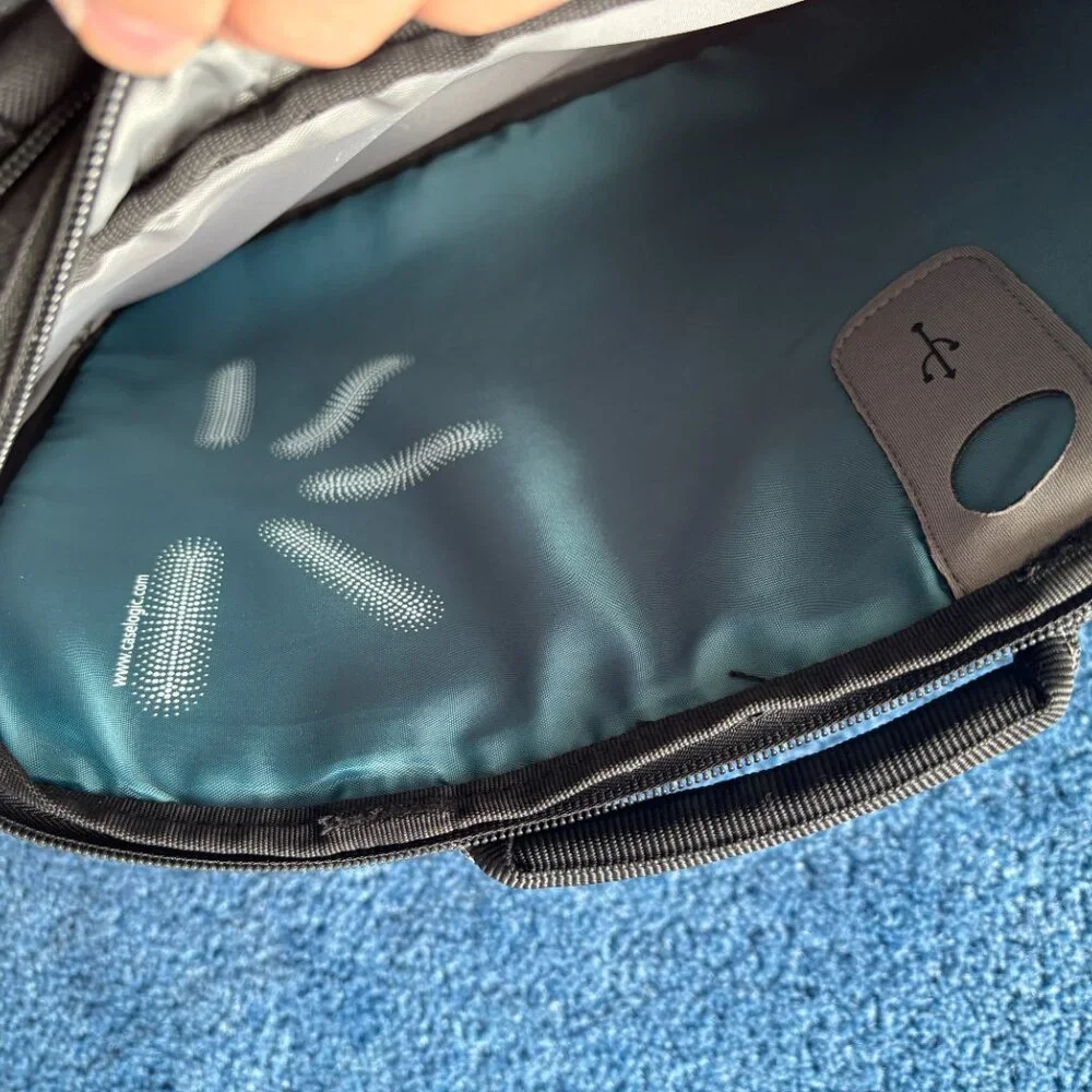 y2k/vintage: case logic laptop case